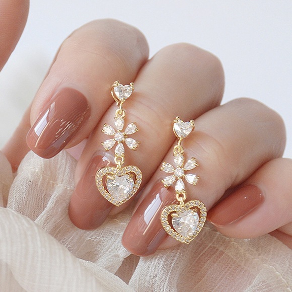 Shiny Rhinestone Heart and Flower Shaped Stud Earrings - Picture 1 of 4